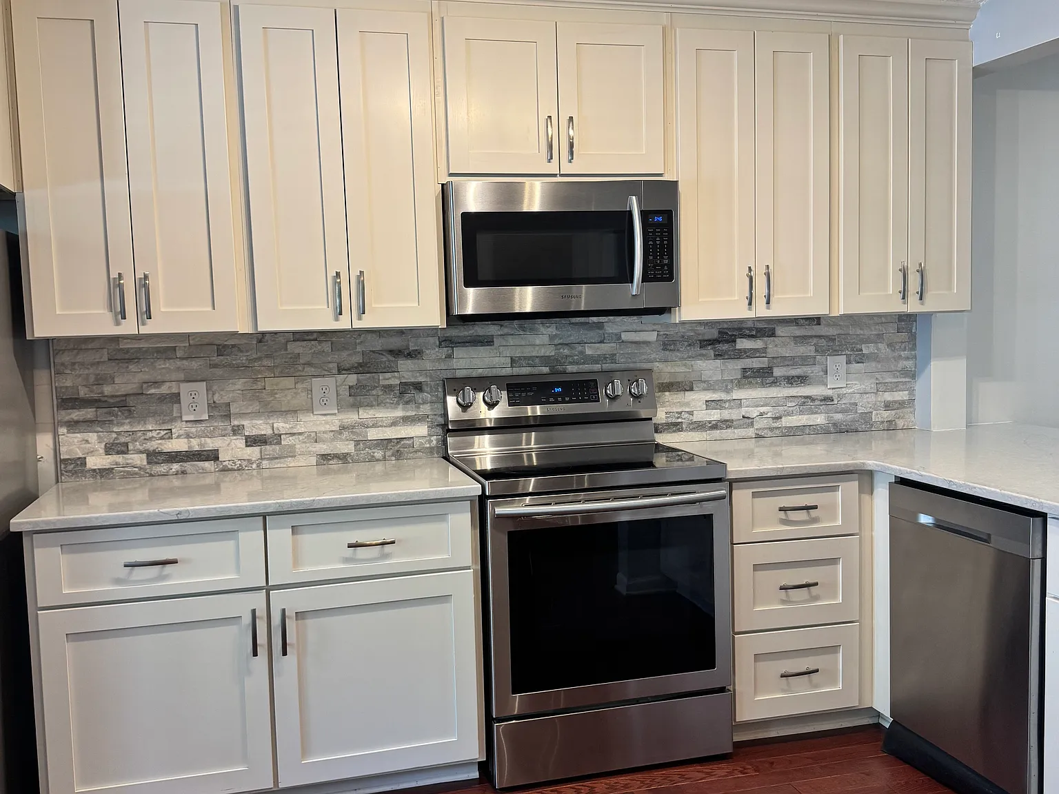 2 bed, 1128 sqft, $2,300 — Photo 2