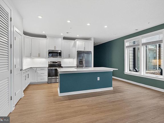 5th image of 1669 Bandit Loop Unit 301A