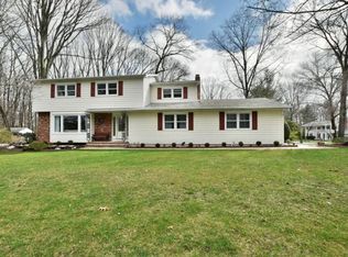 2 Macleish Dr, Morganville, NJ 07751