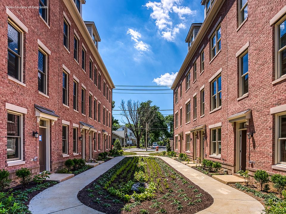 Enjoy a close-knit, walkable neighborhood.