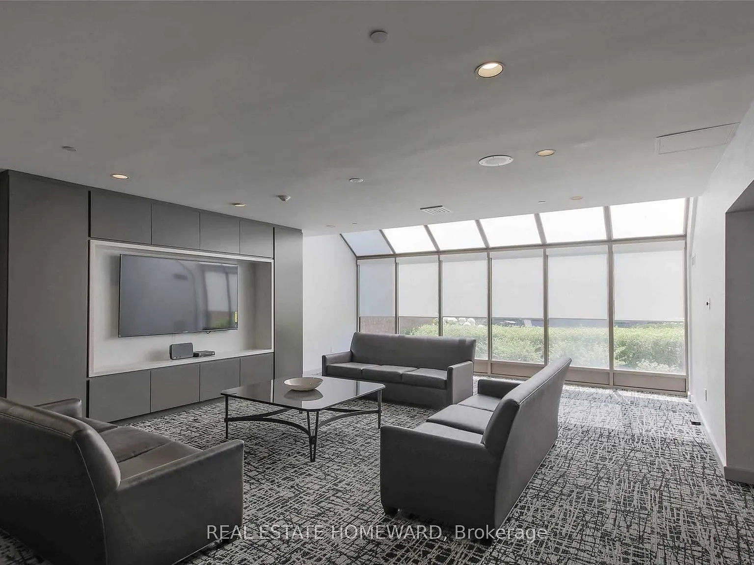 L'Esprit Condominiums on Maitland — Photo 4