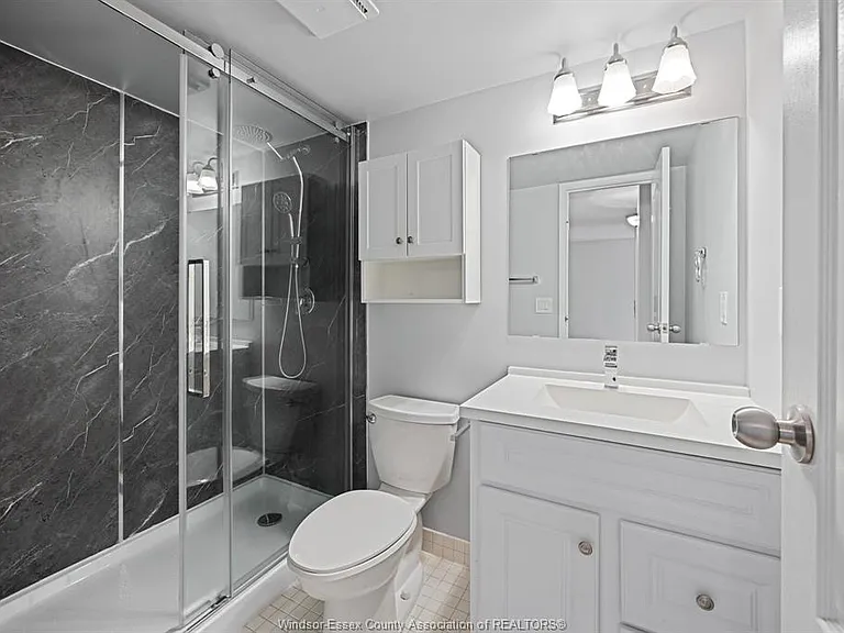 3950 Wyandotte St E #306 — Photo 14
