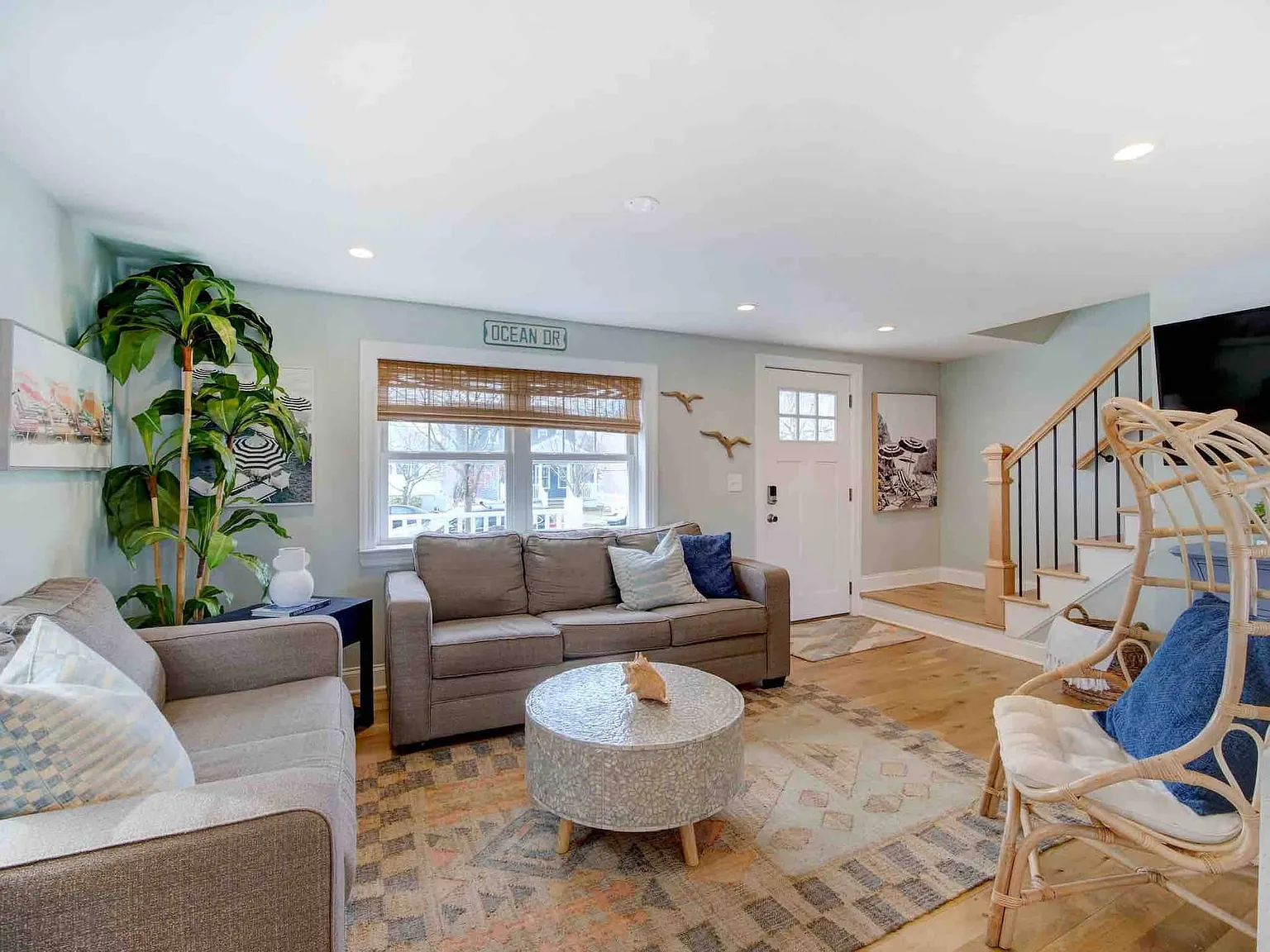 4 bed, 1339 sqft, $2,700 — Photo 4