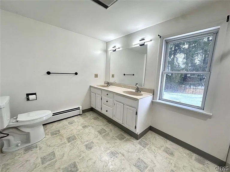 4048A West Rd — Photo 16