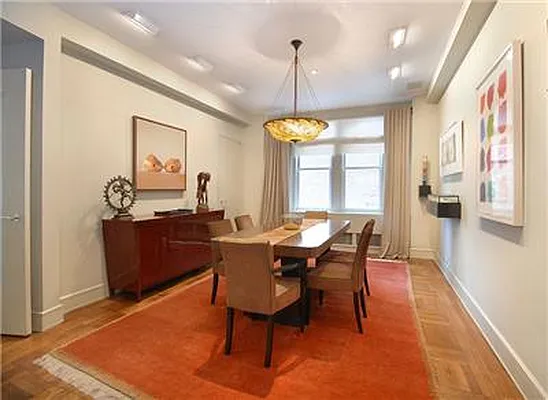 Sold by Warburg | media 22