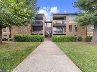 563 Florida Ave APT 104, Herndon, VA 20170