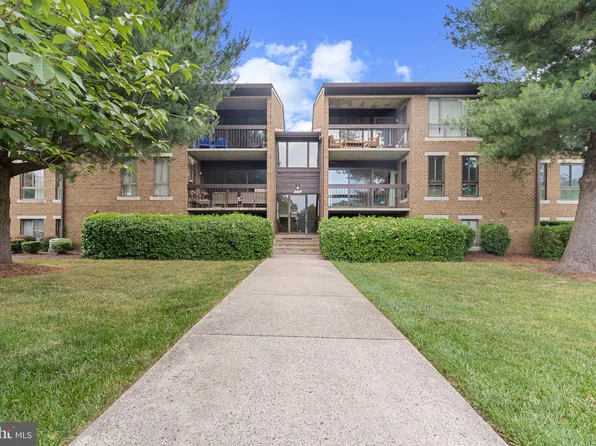 563 Florida Ave APT 104, Herndon, VA 20170