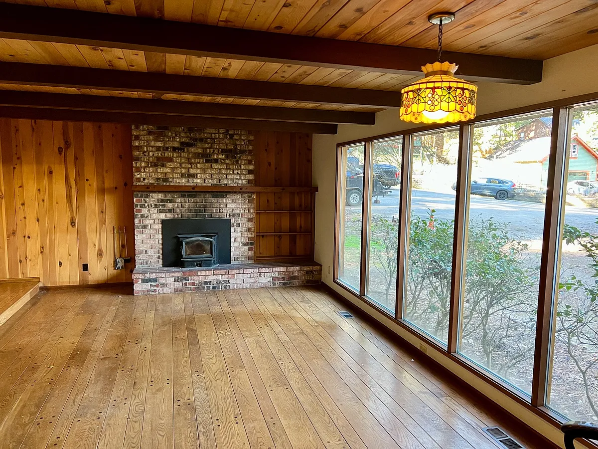 Unit Photo - 980 Penny Dr #1