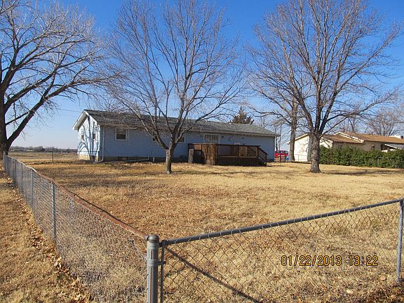 Back of house large fenced yard w/deck