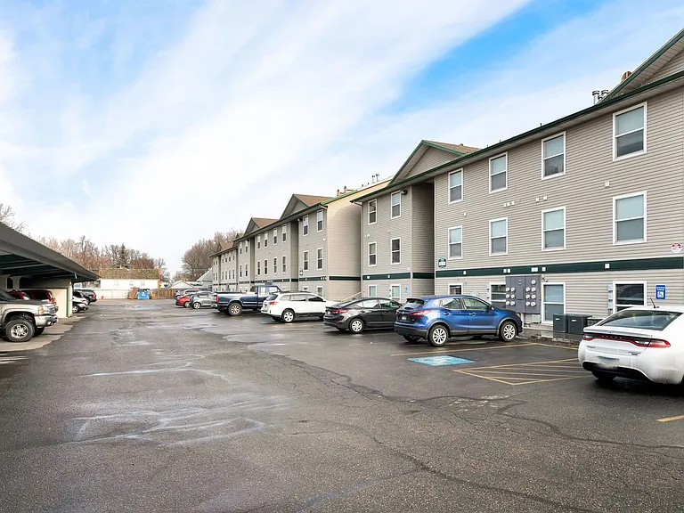 Kimball Park Apartments — Photo 17