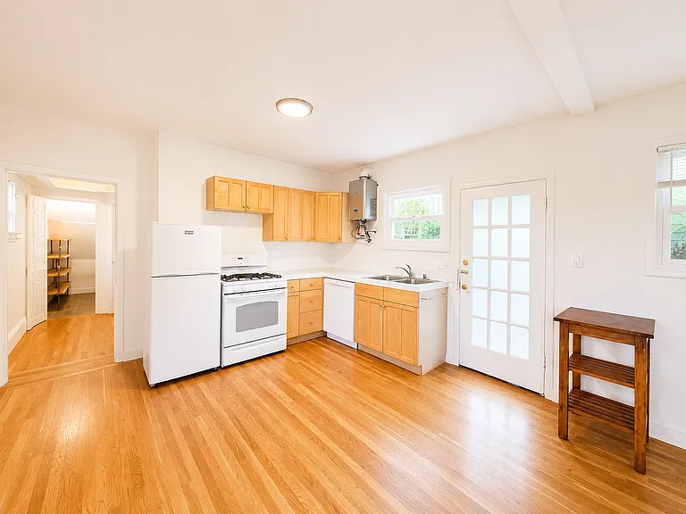 123-133 Echo Ave — Photo 7