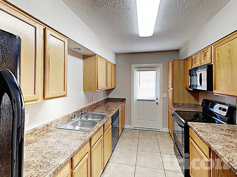 667 W Ivanhoe St — Photo 7