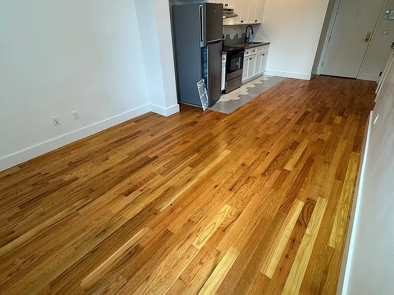 Elliott Ave — Photo 5