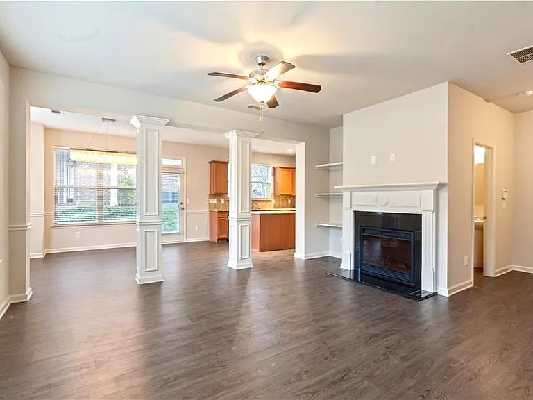 3879 Brockenhurst Dr — Photo 4