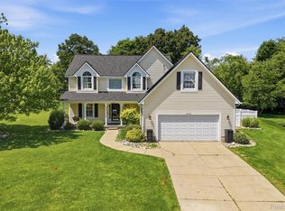 11673 Orchardview Dr, Fenton, MI 48430