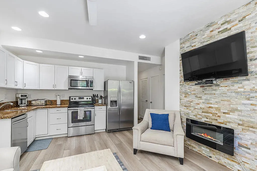 1 bed, 576 sqft, $1,900 — Photo 2