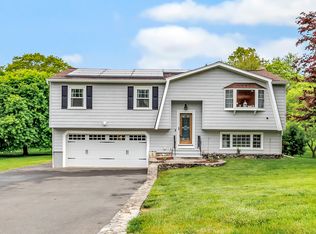 1 Julie Dr, Seymour, CT 06483