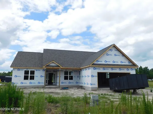 647 Bright Harvest Drive, Maysville, NC 28555