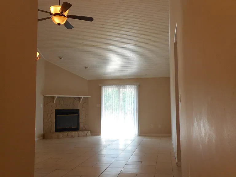 1729 Quiet Oak Ln — Photo 11