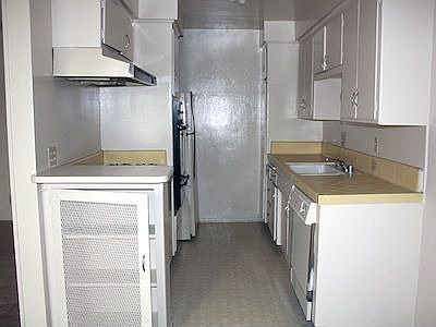 3rd image of 1332 Barry Ave APT 6