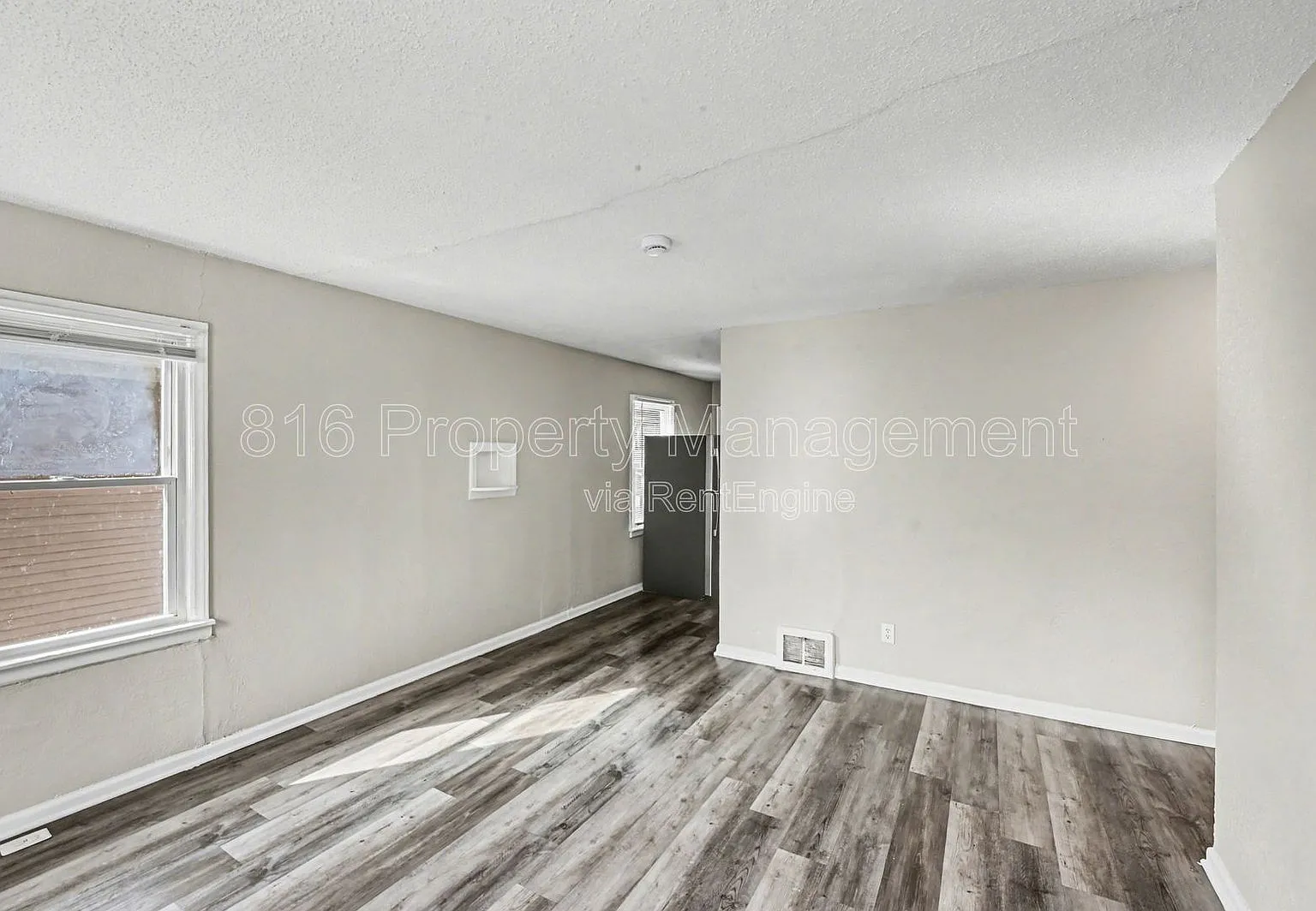 2 bed, 1.0 bath, 810 sqft, $1,200 — Photo 2