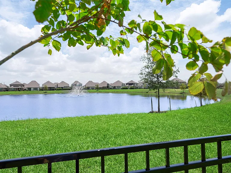 832 Sarasota Shore Dr — Photo 50