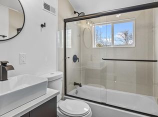 33 Micahill Rd, Levittown, PA 19056