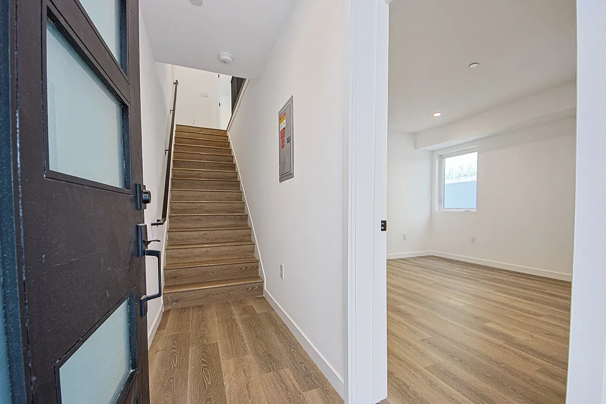Unit Photo - 5235 Satsuma Ave #5233-1/2