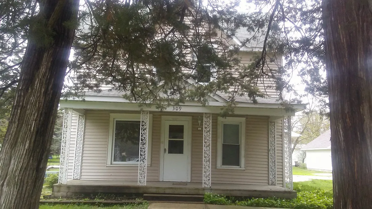 4 bed, 712 sqft, $1,350 — Photo 2