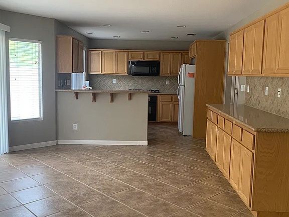 4th image of 25984 Marco Polo St