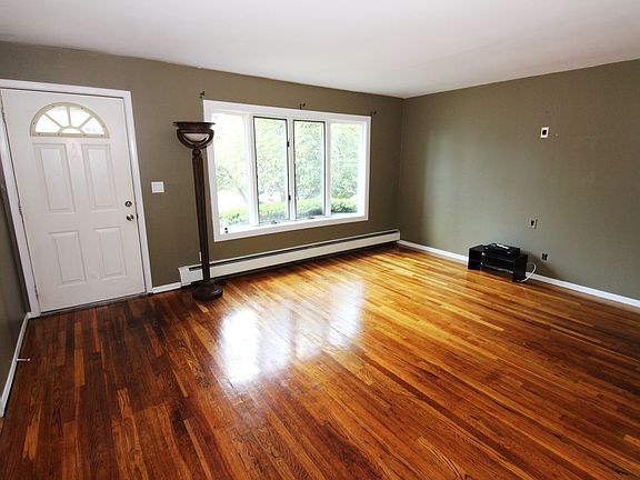 5th image of 336 Rose St