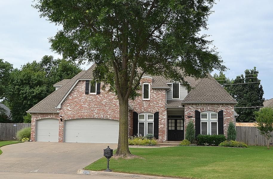 5706 E 103rd St in Forest Meadows