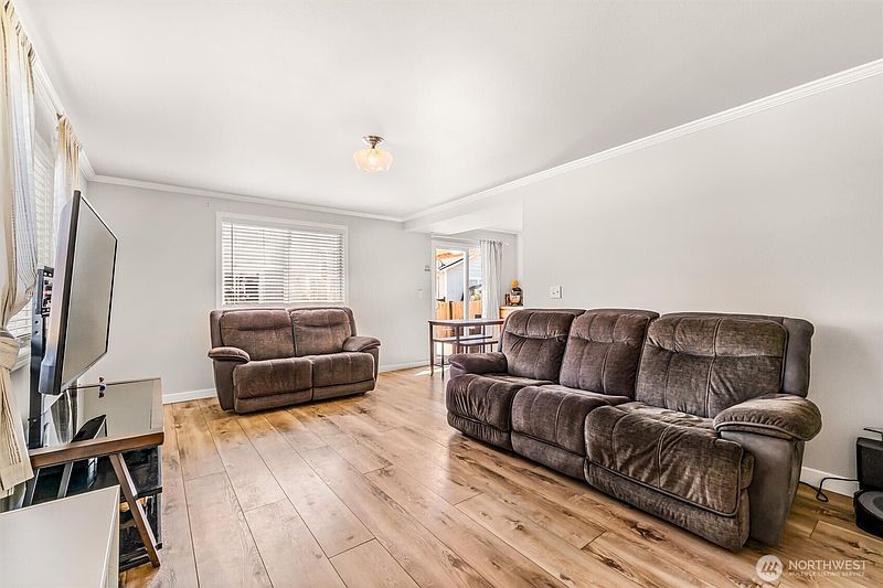 3rd image of 15005 44th Drive NE #184