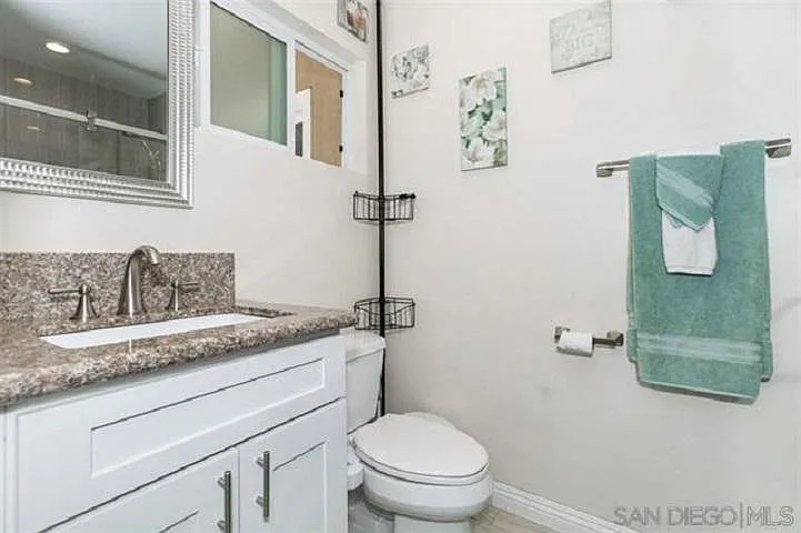 1704 Broadway — Photo 9