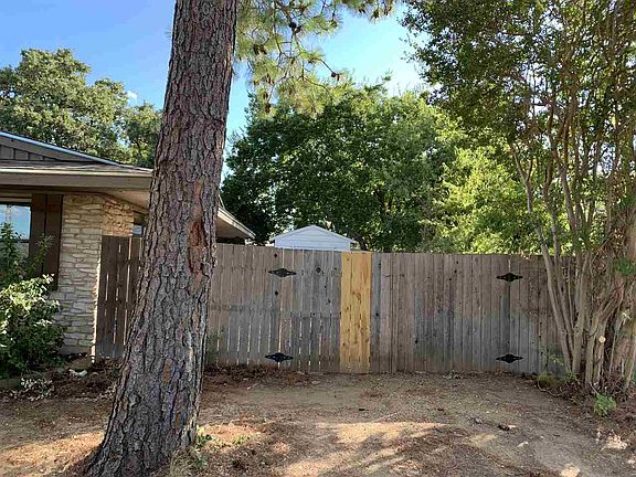 3rd image of 1401 Brazos St