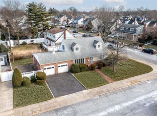 129 Wickshire Dr, East Meadow, NY 11554