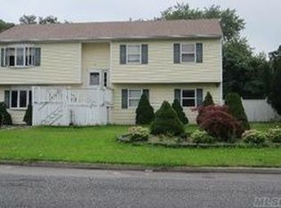 195 Hammond Rd, Centereach, NY 11720