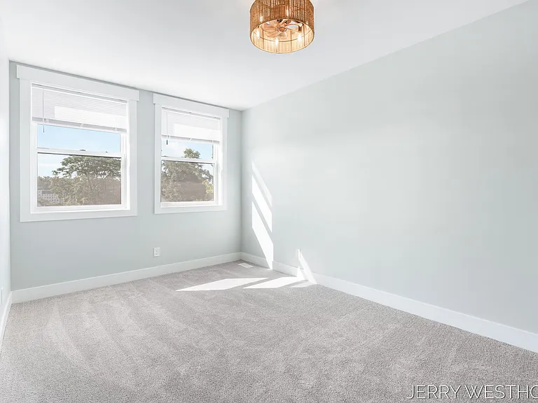 715 Butterworth St SW #4 — Photo 23