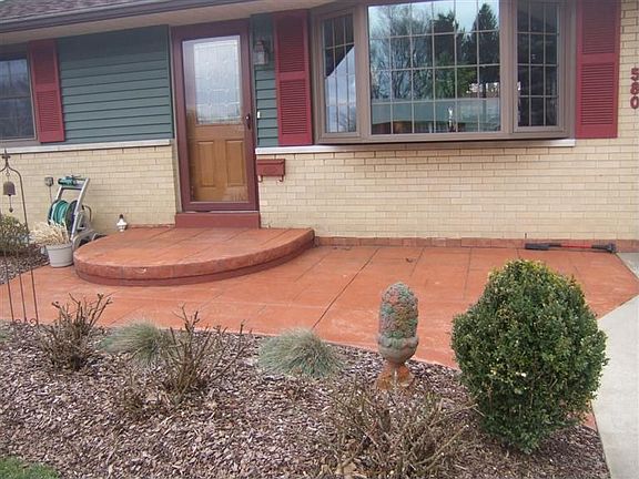 4th image of 580 Douglas Way