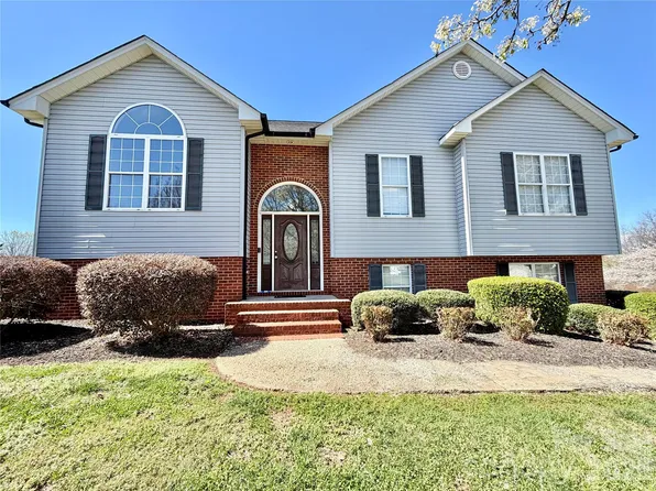 15 Luther Stafford Ave, Taylorsville, NC 28681