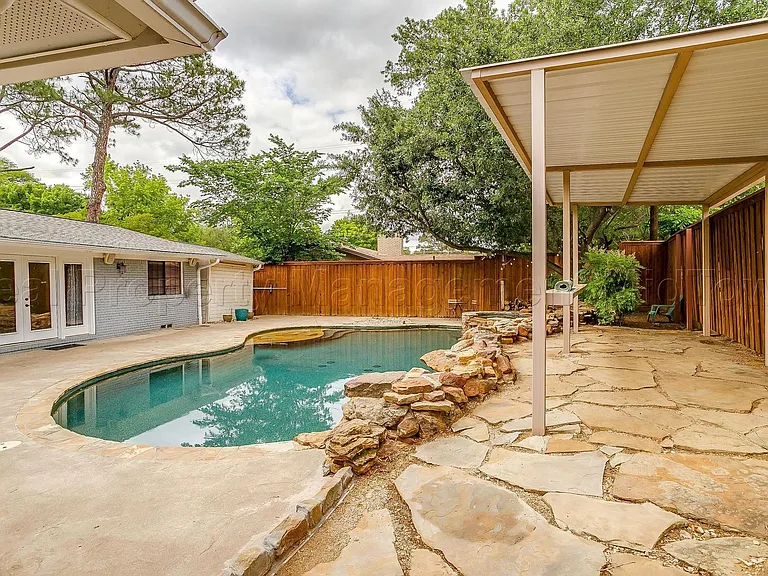1813 Thomas Pl — Photo 34