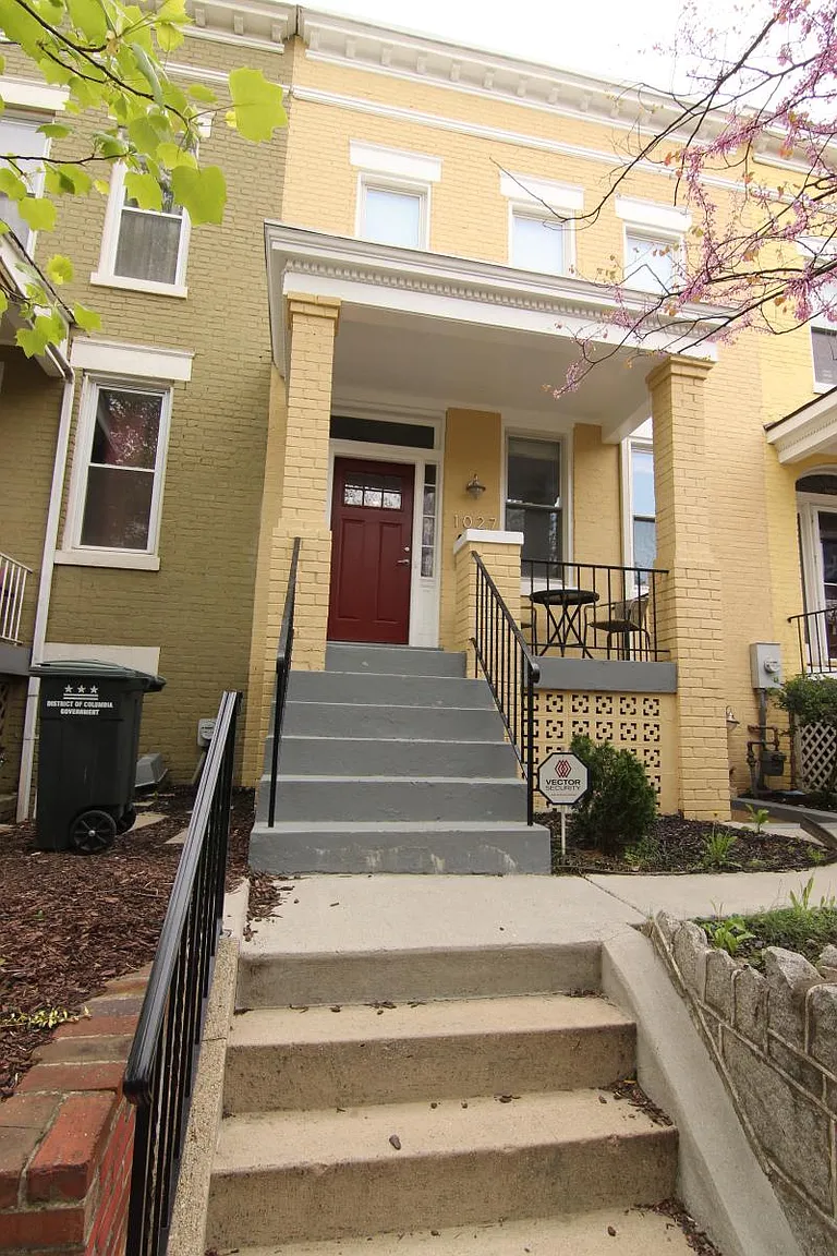 1027 G St NE photo 1