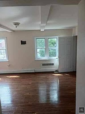 5th image of 10027 196th St Floor 1