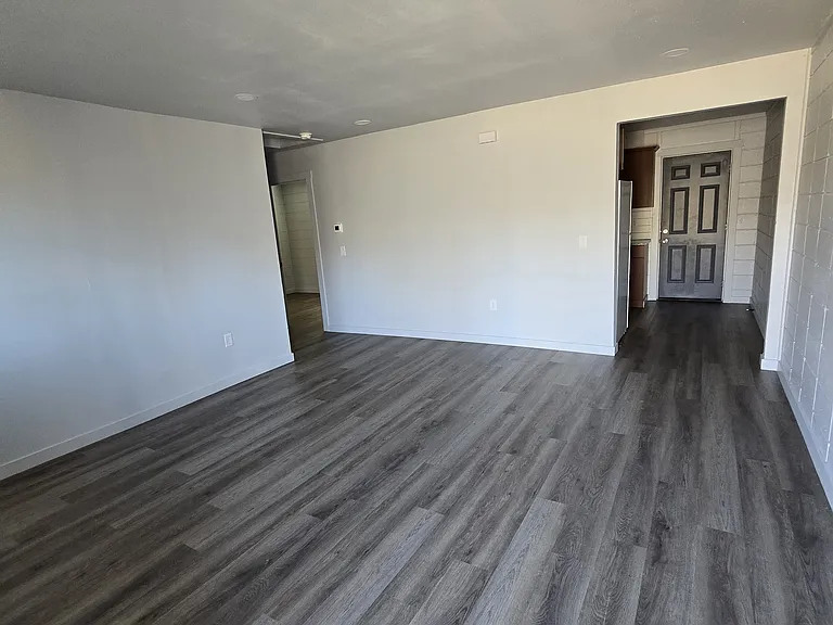 1659 W Crossland St #1659 — Photo 3