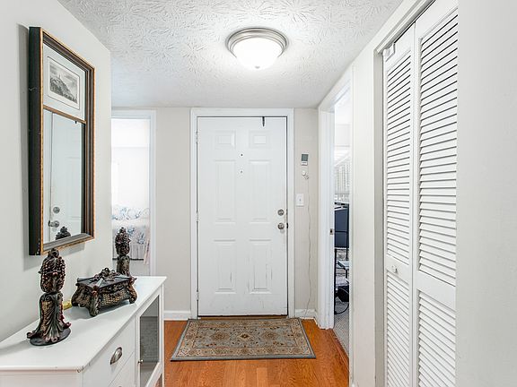 3rd image of 505 Bedfort Dr