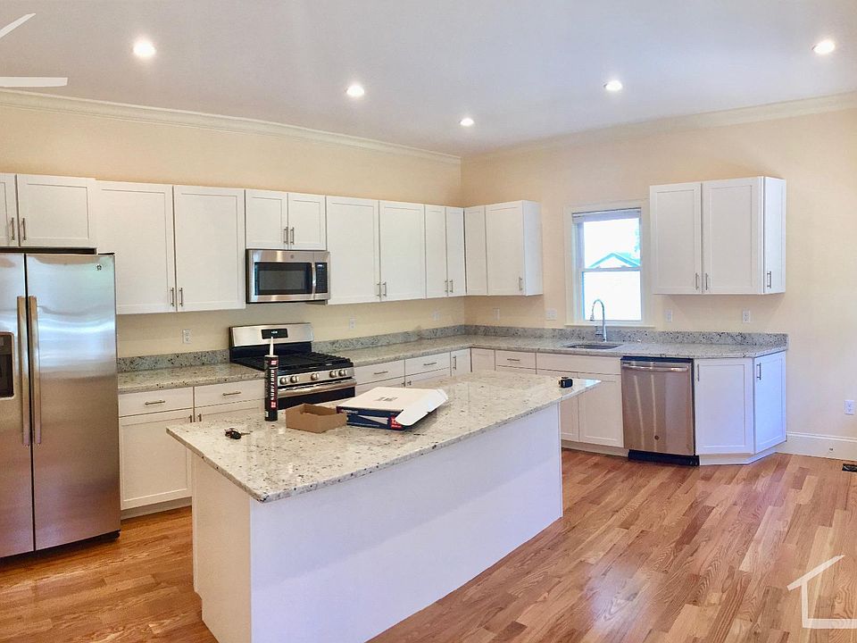 1st image of 122 Tremont St #5