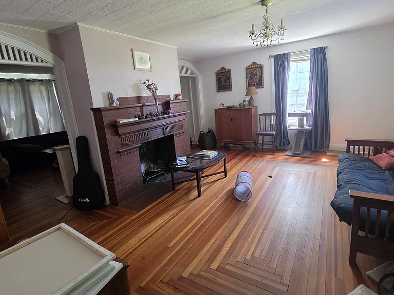 17 Laurel St — Photo 6