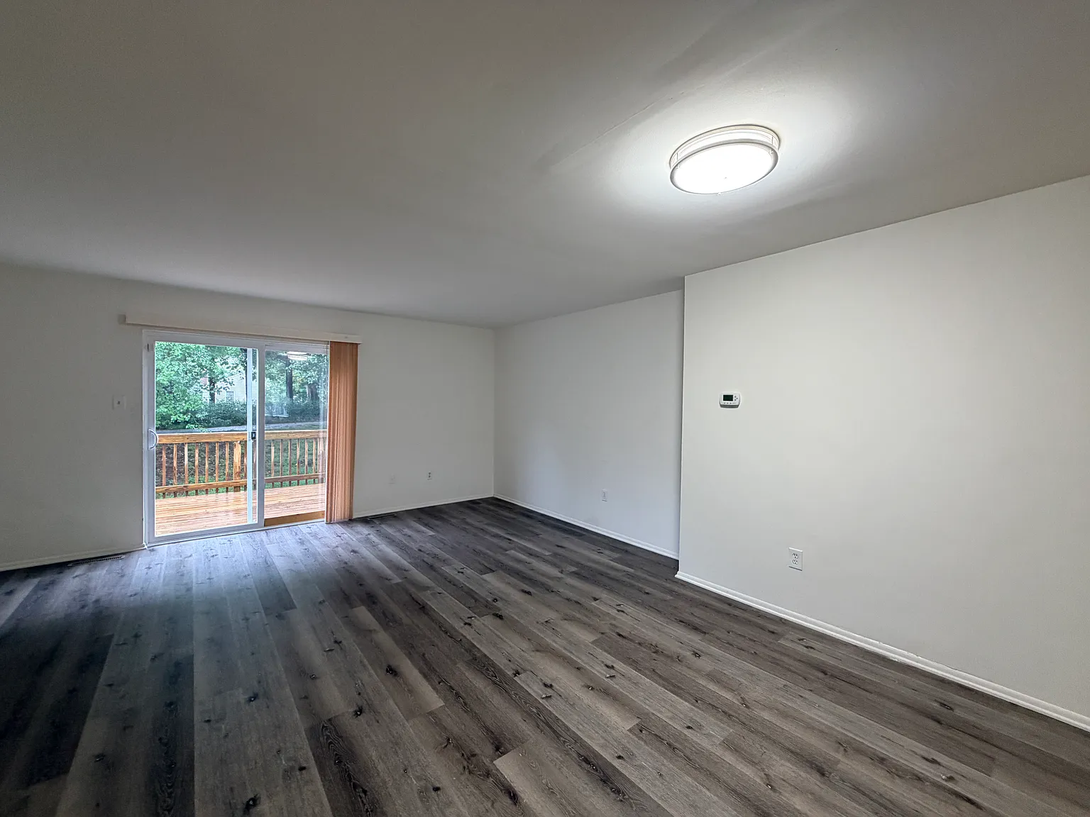 Beautiful End-Unit Townhome in Columbia! — Photo 4