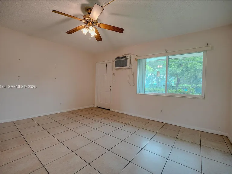 715 N 58th Ave #1 — Photo 5