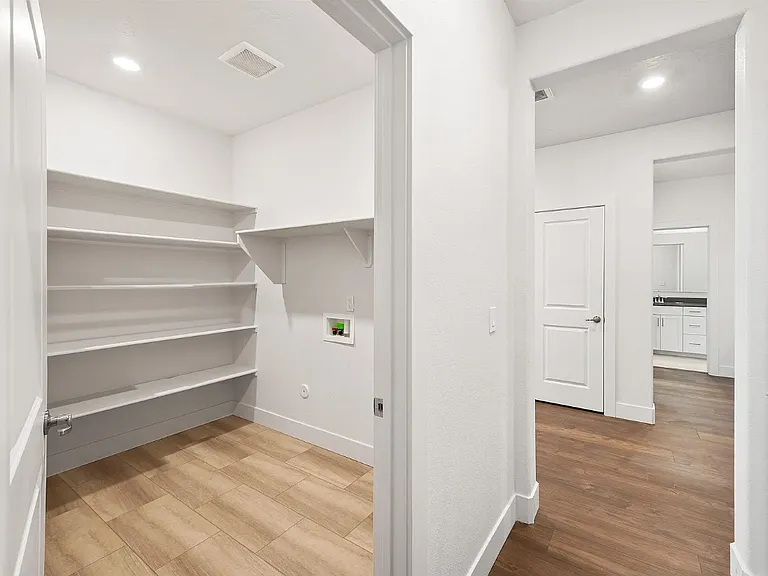 5368 S Snowden Ave — Photo 23
